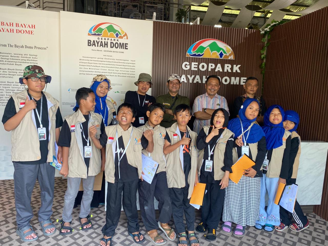The educational visit from Sekolah Alam Indonesia Palembang to the Bayah Dome National Geopark.